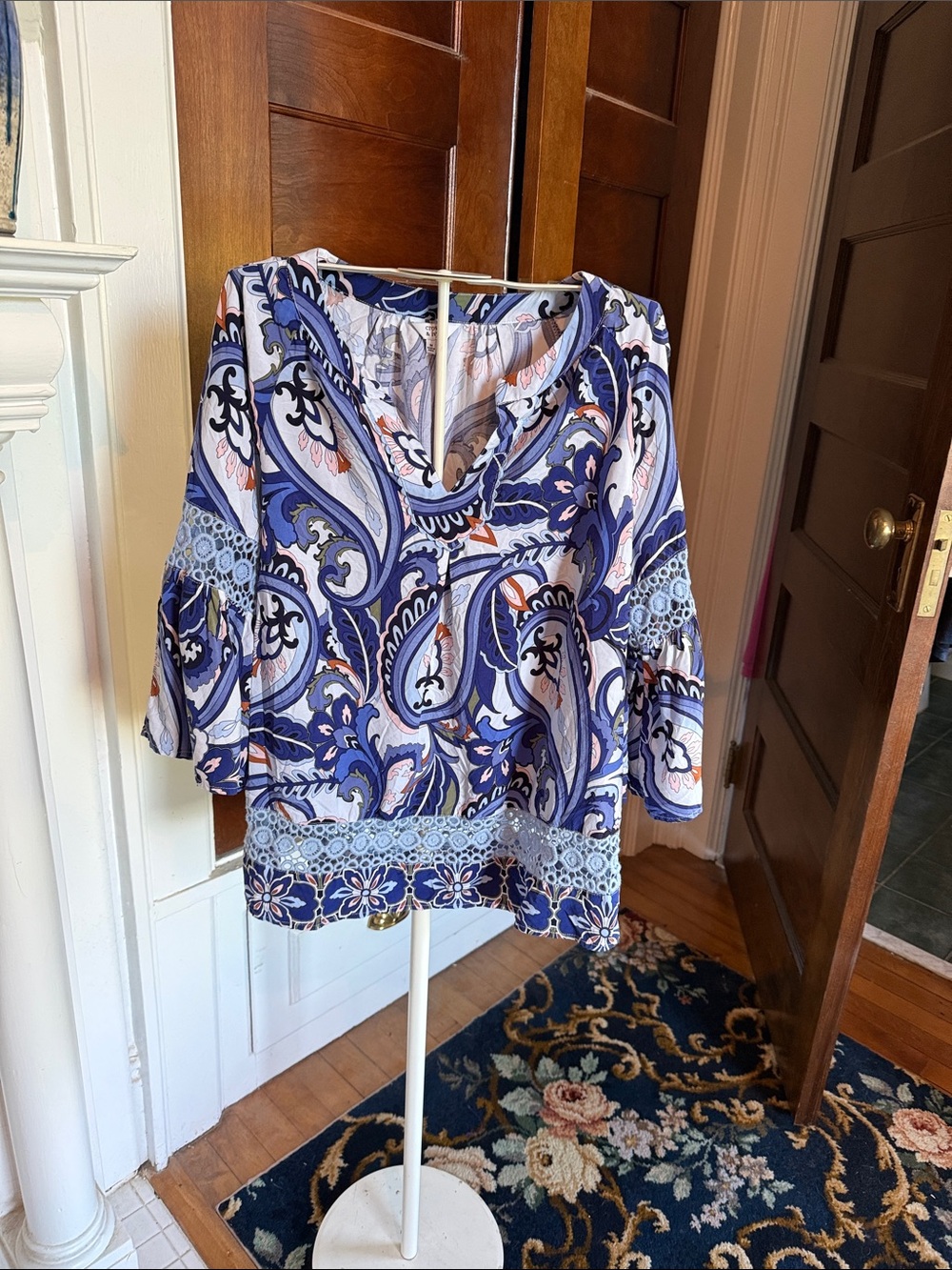 Crown and Ivy vivid  Peasant Top - worn a few times-‎ good shape